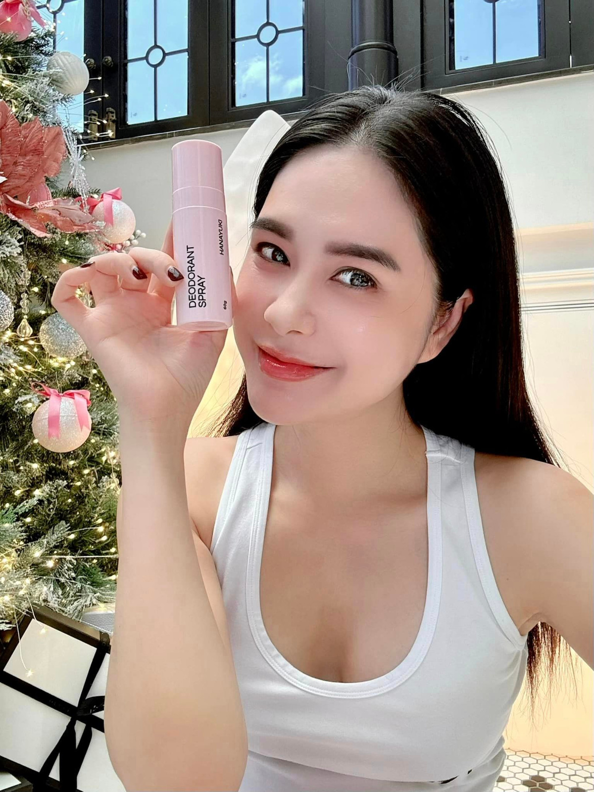 Đoàn Di Băng trang trí không gian nhà tông màu trắng, xanh, hồng. Ảnh: FBNV.