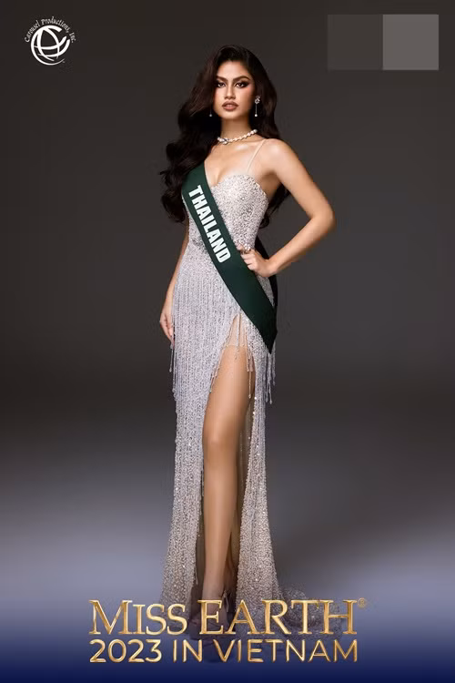 Cora Bliault - Hoa hậu Trái đất Thái Lan 2023 năm nay 18 tuổi, cao 1m78. Cô sinh viên ngành Quản lý Khách sạn mang dòng máu Thái - Canada. Cora được kỳ vọng sẽ làm nên chuyện trong chung kết Hoa hậu Trái đất 2023.