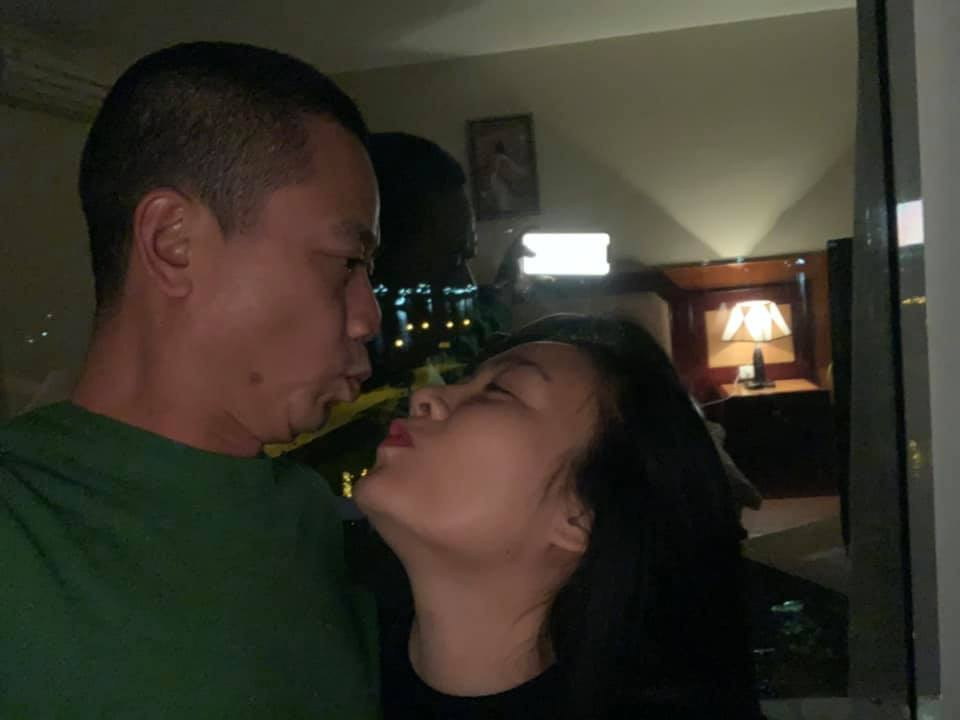 Trên trang cá nhân, vợ đạo diễn Bình Trọng chia sẻ không ít khoảnh khắc ngọt ngào.