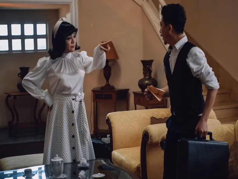 Ở phiên bản gốc, nhân vật nữ chính do Lý Nhã Kỳ đóng. Còn phiên bản hài hước, Vũ Hà đảm nhận vai nữ chính. Ảnh: Lifestyle.