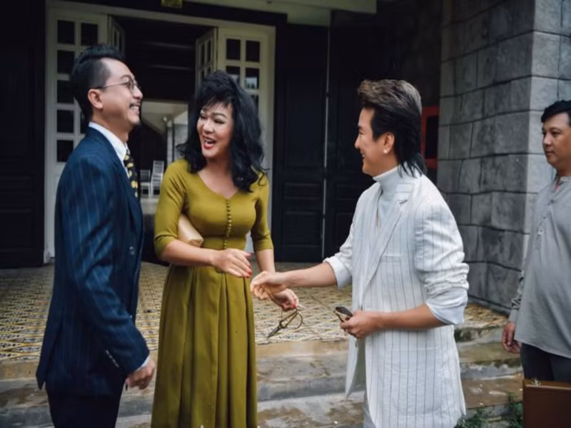 Vũ Hà từng giả gái trong MV parody Chuyện loài hoa dang dở của Đàm Vĩnh Hưng. Ảnh: Saostar.