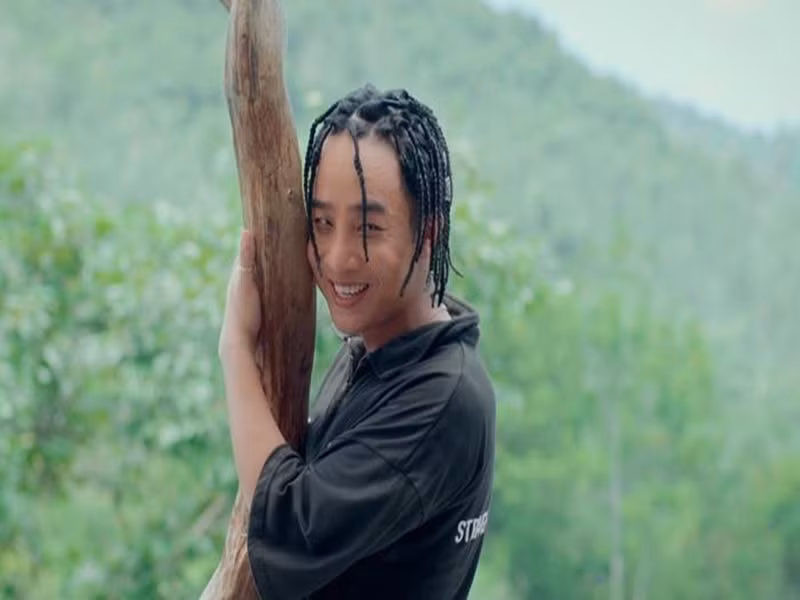 Với vai Đạt "điên" trong phim Biệt dược đen, Đỗ Duy Nam lọt top 5 đề cử Diễn viên nam ấn tượng ở VTV Awards 2023. Ảnh: Saostar.