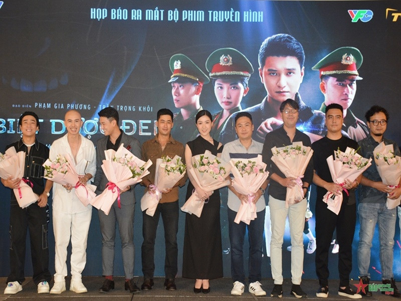 Cũng lọt top 5 đề cử Phim truyền hình ấn tượng ở VTV Awards 2023, Biệt dược đen có nội dung về cuộc đấu trí đấu lực giữa đội cảnh sát hình sự anh dũng mưu trí và những tên tội phạm xảo quyệt tàn nhẫn. Ảnh: Quân Đội Nhân Dân.