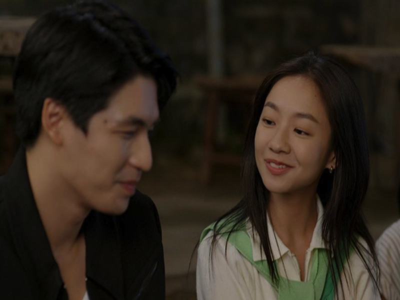 Phần đầu của Chúng ta của 8 năm sau hút người xem bởi nội dung cũng như diễn xuất của dàn diễn viên trẻ gồm Hoàng Hà, Quốc Anh, Trần Nghĩa và Hoàng Huyền. Phần 2 hiện mới lên sóng với dàn diễn viên gồm Mạnh Trường, Huyền Lizzie, Quỳnh Kool và B Trần. Ảnh: Người Lao Động.