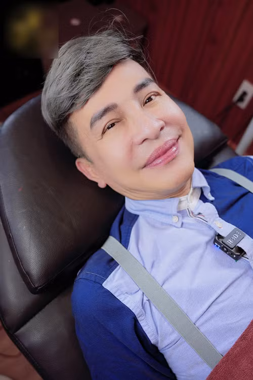 Mới đây, cư dân mạng lan truyền hình ảnh Thanh Bạch đi thêu lại lông mày, làm lại môi. Ảnh: Phụ Nữ Mới.