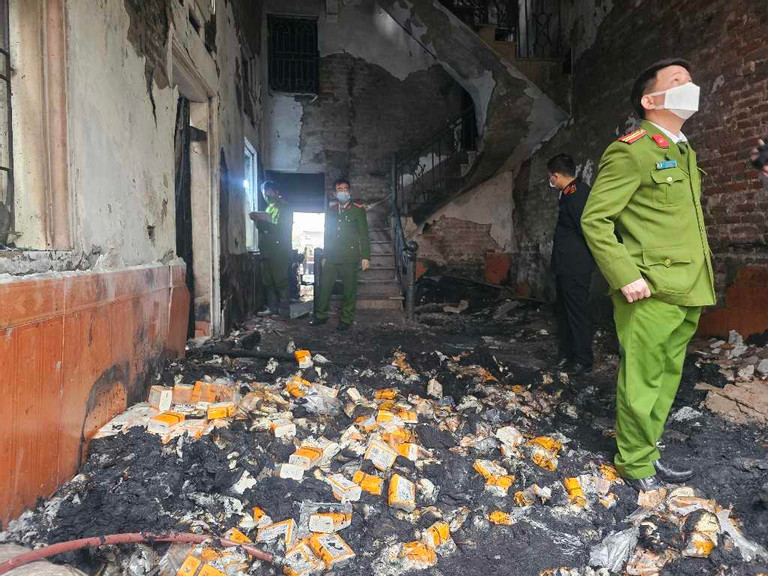 Vu chay nha 3 nguoi tu vong o Vinh Phuc: Chong nghi vo con da thoat ra ngoai