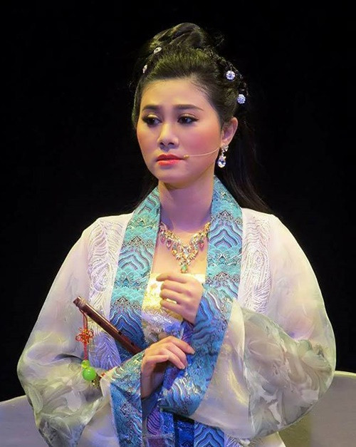 Các vai diễn thành công của Quế Trần gồm Phương Thảo trong vở Nhảy múa với quỷ dữ, công chúa Thiên Kiều trong Trắng hoa mai, công chúa Bích Vân trong Bên cầu dệt lụa, Nga của Khúc ly hương, Phượng của vở Con mắt thời gian. Ảnh: FBNV.