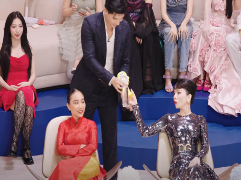 Ở Chị đẹp đạp gió rẽ sóng, Lâm Bảo Châu luôn ân cần chăm sóc Lệ Quyên. Ảnh: Người Đưa Tin.