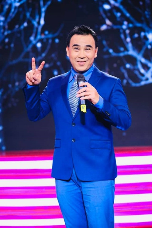 Quyền Linh từng thừa nhận bản thân thiếu tiết chế khi giới thiệu một sản phẩm điều trị tốt gấp hơn 70 lần so với curcumin bình thường. “Tôi xin lỗi khán giả về sự thiếu tiết chế của mình”, anh chia sẻ trên Zing. Ảnh: FBNV.