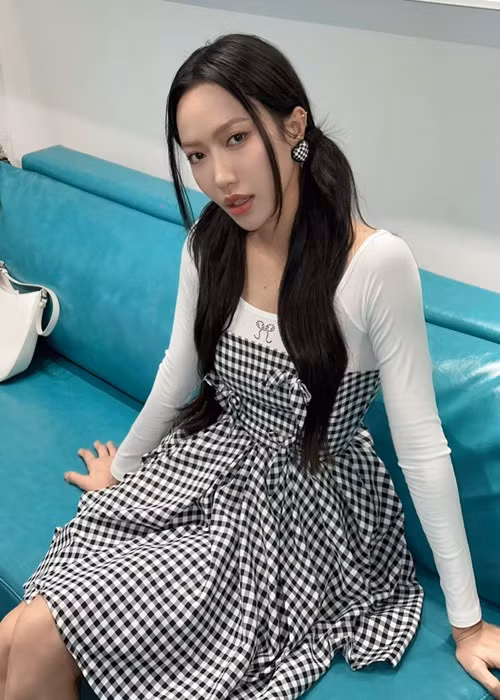 Diệu Nhi từng vấp phải những ý kiến trái chiều khi quảng cáo thuốc giảm cân bị cho có nhiều tác dụng phụ. Theo Diệu Nhi, vì thấy chị gái có những dấu hiệu khả quan khi sử dụng nên cô tin tưởng và nôn nóng giới thiệu sản phẩm đến khán giả. Bà xã Anh Tú xem ồn ào là bài học lớn cho việc chia sẻ thông tin sản phẩm. Ảnh: FBNV.