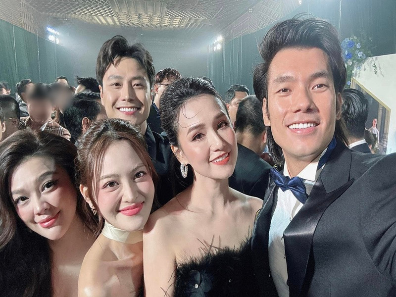 Nhan Phúc Vinh, Lã Thanh Huyền, Thùy Anh, Thanh Sơn đến mừng đám cưới Diễm My. Các diễn viên từng góp mặt trong phim truyền hình Tình yêu và tham vọng. Ảnh: FBNV.