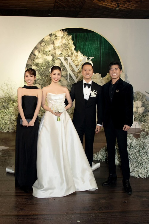 Vợ chồng Puka - Gin Tuấn Kiệt sánh đôi tại đám cưới. Ảnh: FBNV.