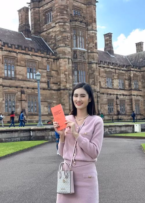 Hoa hậu Ý Nhi đã đến Australia vào đầu tháng 11/2023. Nhanh chóng, cô đăng tải cập nhật hình ảnh du học. Ảnh: FBNV.