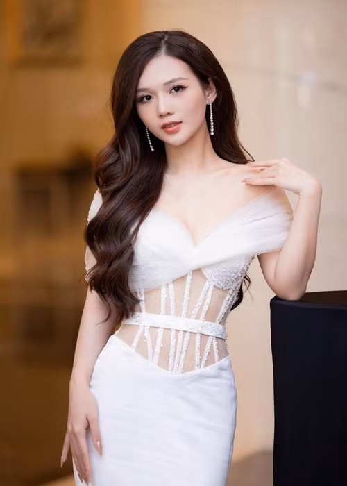 Ngọc Anh có lợi thế gương mặt khả ái cùng vóc dáng gợi cảm. Ảnh: FBNV.