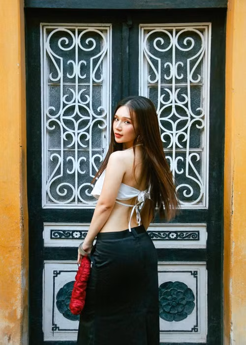 “Mình không và chưa thực hiện bộ ảnh bikini hay nội y chuyên nghiệp mang tính dấu ấn cá nhân”, Ngọc Anh nói. Ảnh: FBNV.