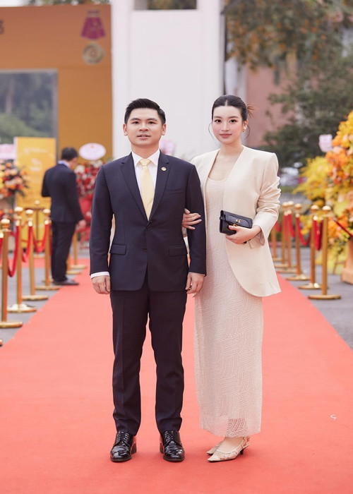 Đỗ Mỹ Linh kết hôn với Đỗ Vinh Quang vào tháng 10/2022. Gần đây, cả hai sánh đôi tình tứ tại một sự kiện.