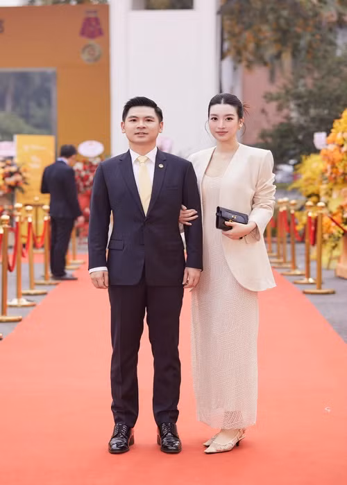 Đỗ Mỹ Linh kết hôn với Đỗ Vinh Quang vào tháng 10/2022. Gần đây, cả hai sánh đôi tình tứ tại một sự kiện.