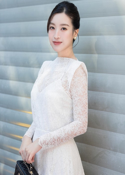 Nhan sắc của nàng hậu sau sinh nở được đánh giá mặn mà hơn thời son rỗi.