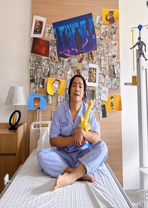 Top 6 đề cử Diễn viên nam ấn tượng tại VTV Awards 2023 còn gồm Đỗ Duy Nam. Trong Biệt dược đen, anh vào vai Đạt “điên”. Con vịt Linh Linh của nhân vật này hay chiếc xe cứu thương để "đi cho nó khệnh" của Đạt... đã để lại ấn tượng trong trí nhớ người xem. Ảnh: Sức Khỏe Và Đời Sống.