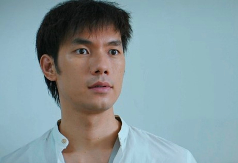 Nhan Phúc Vinh được biết đến là nam diễn viên điển trai như soái ca của màn ảnh phía Nam. Vài năm trở lại đây, anh thành công khi ra Bắc đóng phim. Loạt phim được yêu thích của Nhan Phúc Vinh gồm: Tình yêu và tham vọng, Anh có phải đàn ông không. Hiện tại, anh góp mặt trong phim Không ngại cưới, chỉ cần một lý do. Ảnh: Hoa Học Trò.