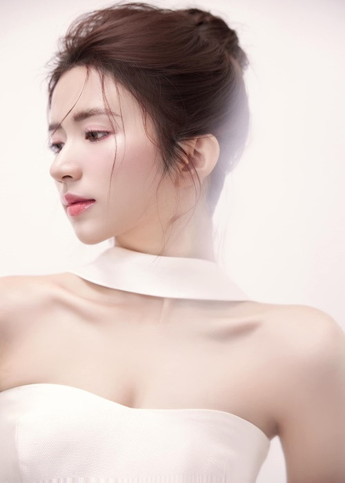 Trong cuộc phỏng vấn với Người Đưa Tin, Ngọc Huyền cho biết, cô đã có kinh nghiệm diễn cùng dàn cast gạo cội của Thương ngày nắng về nên khi tham gia dự án Món quà của cha cô không mất nhiều thời gian để hòa nhập cùng các nghệ sĩ gạo cội.