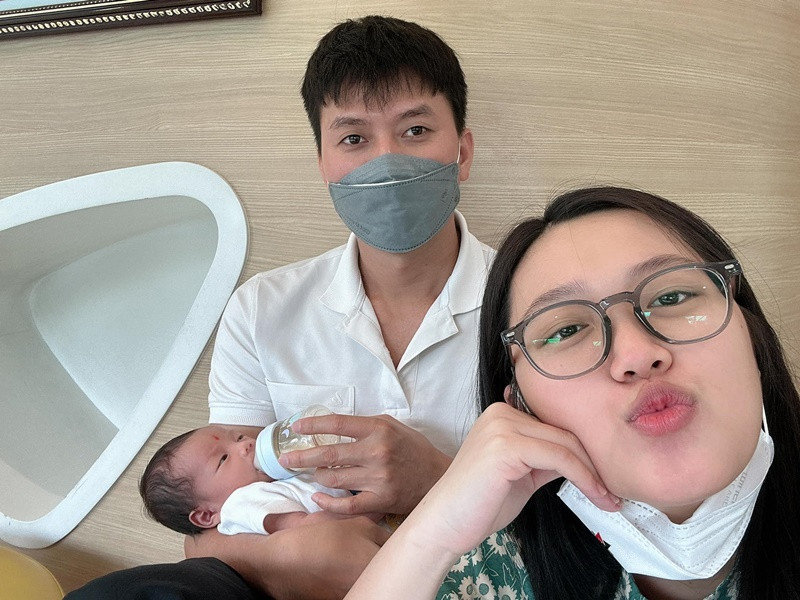 Thảo Hân từng chia sẻ, việc làm vợ của người nổi tiếng gặp rất nhiều khó khăn. Cho nên, vợ Quách Ngọc Tuyên chọn cách không đọc các bình luận trên mạng xã hội. Ngoài ra, Thảo Hân còn được chồng bảo vệ trước dư luận.