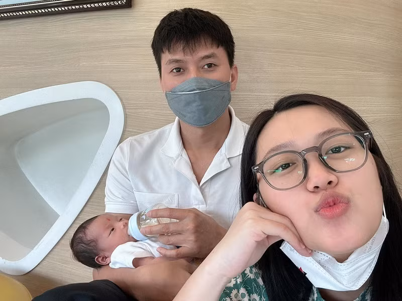 Thảo Hân từng chia sẻ, việc làm vợ của người nổi tiếng gặp rất nhiều khó khăn. Cho nên, vợ Quách Ngọc Tuyên chọn cách không đọc các bình luận trên mạng xã hội. Ngoài ra, Thảo Hân còn được chồng bảo vệ trước dư luận.