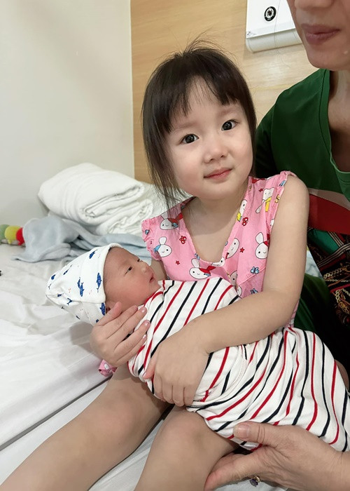 Thảo Hân sinh con trai thứ hai vào cuối tháng 11 vừa qua.