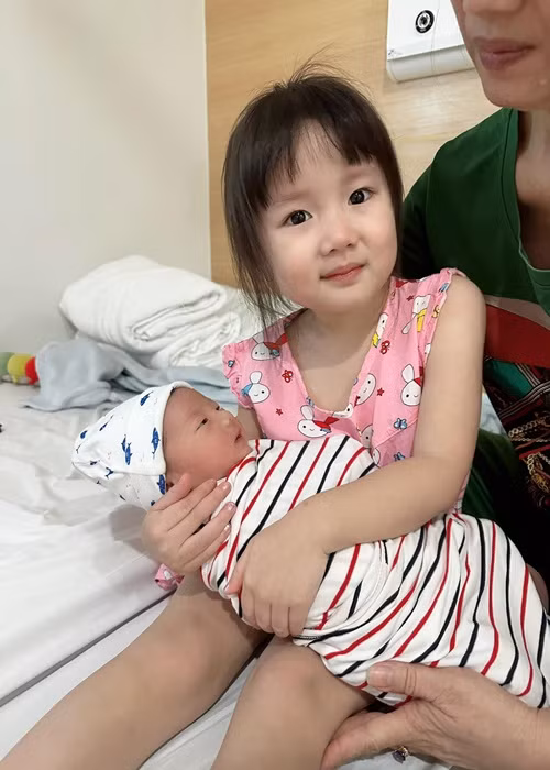 Thảo Hân sinh con trai thứ hai vào cuối tháng 11 vừa qua.
