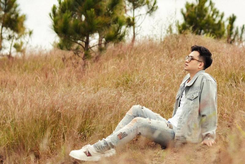 Vì Dương Hoàng Yến, Hà Anh đang tìm nhà để dọn vào TP.HCM sống và làm việc. "Tôi tin khoảng cách là vấn đề giữa hai đứa nên muốn thu hẹp, không thể để kẻ Bắc người Nam mãi được. Nhìn cô gái của mình một mình trong này, tôi sốt ruột lắm. Yến là lý do lớn và động lực để tôi vào Nam", anh chia sẻ. Ảnh: FBNV.