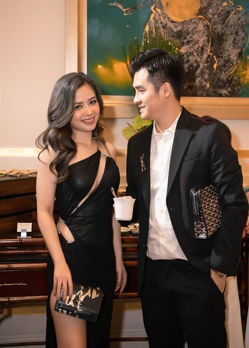 Mới đây, trong cuộc phỏng vấn với Vietnamnet, Hà Anh cho biết, anh đang theo đuổi lại Dương Hoàng Yến. "Sau thời gian lắng lại, Yến cho tôi vào danh sách những người xếp hàng theo đuổi cô ấy. Tôi chấp nhận thôi, chẳng sao cả, mình là chiến binh mà. Đến nay, chúng tôi đang trong tình trạng "trên tình bạn, dưới tình yêu", Hà Anh nói. Ảnh: Vietnamnet.