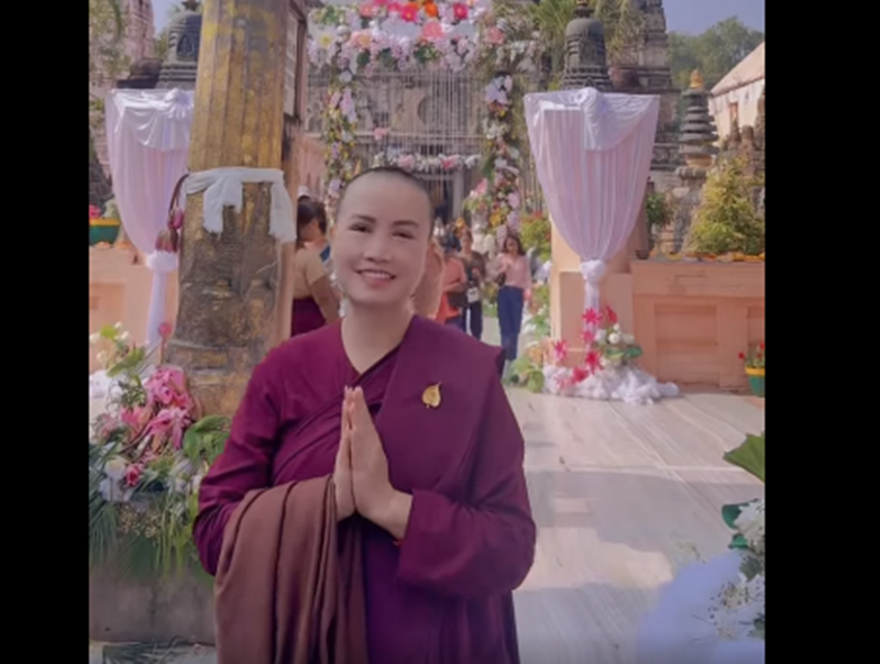 Trên trang cá nhân, nữ diễn viên phim Về nhà đi con đăng tải hình ảnh và clip sau khi cạo đầu. Ảnh chụp màn hình.