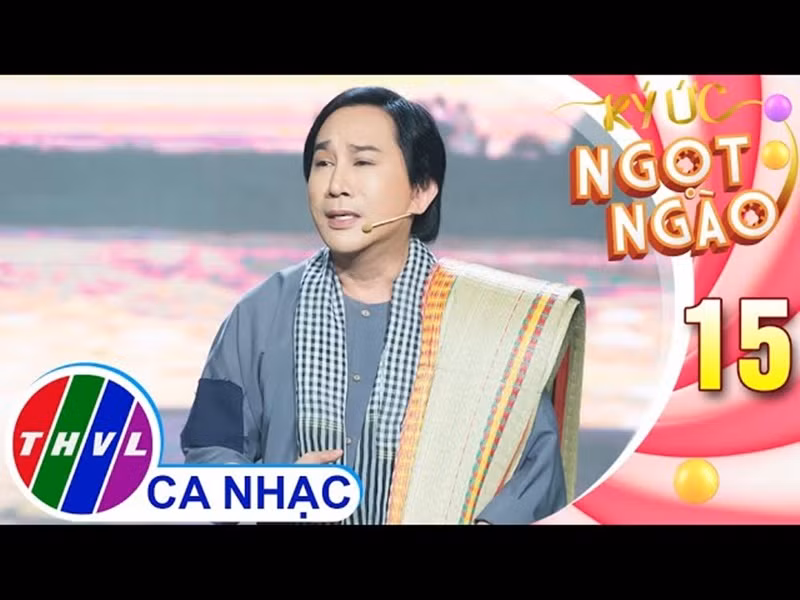 Nghệ sĩ Kim Tử Long có thu nhập “khủng” thời kỳ nổi tiếng. Nam nghệ sĩ chia sẻ, nhờ bài Tình anh bán chiếu của soạn giả Viễn Châu, anh kiếm đủ tiền mua một căn nhà. Ảnh: Truyền Hình Vĩnh Long.