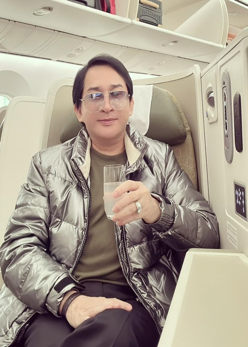 Ngoài hoạt động nghệ thuật, vào thập niên 2000, Kim Tử Long kinh doanh bất động sản. Ảnh: FBNV.