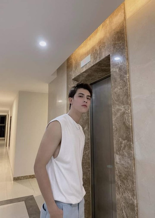 Trần Ngọc Vàng có vóc dáng săn chắc. Ảnh: FBNV.