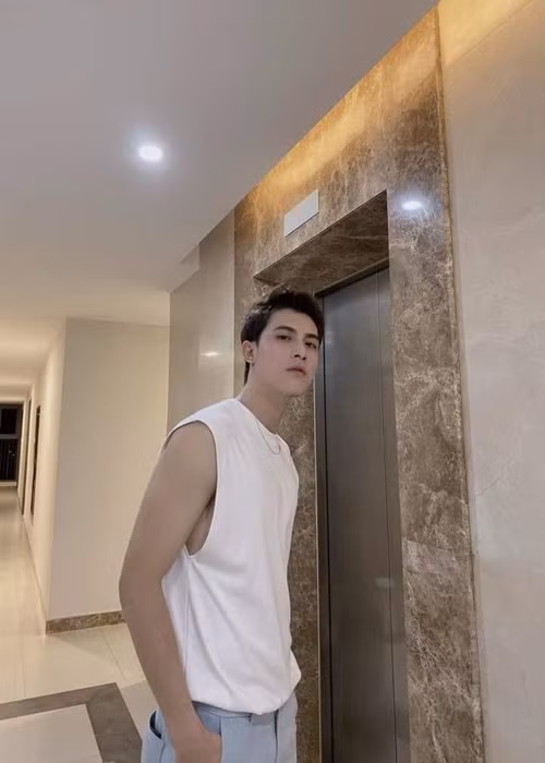 Trần Ngọc Vàng có vóc dáng săn chắc. Ảnh: FBNV.