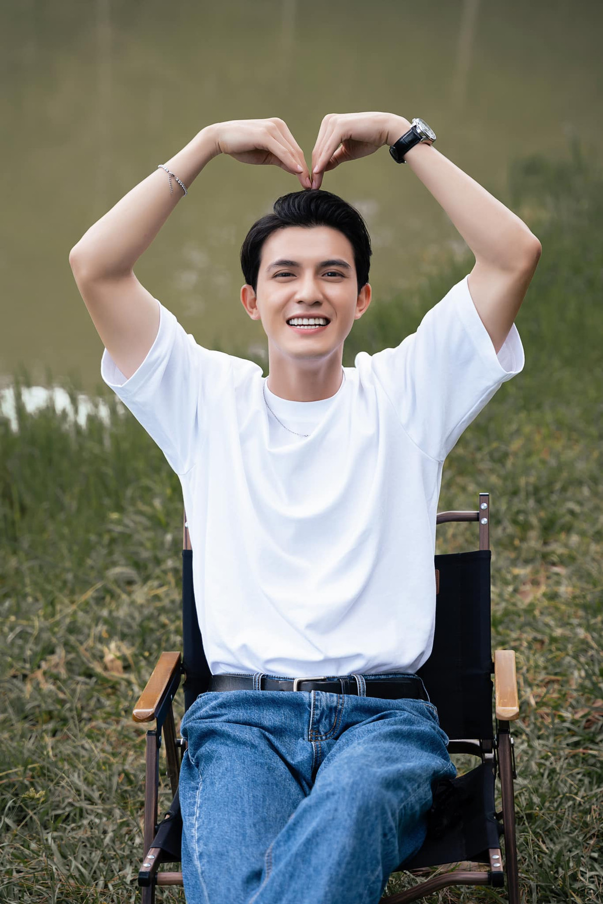 Ngọc Vàng thuyết phục được ê-kíp Trên bàn nhậu dưới bàn mưu nhờ kỹ năng diễn xuất. Ảnh: FBNV.