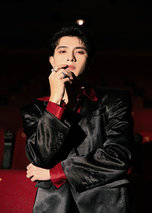 Theo Phụ Nữ Số, ở cảnh hôn đầu tiên với Trần Ngọc Vàng, Diệu Nhi hóa thân thành một cô gái ngây thơ, lần đầu bước vào tình yêu. Ở cảnh hôn thứ hai, nữ diễn viên thể hiện nỗi đau đớn khi bị nhân vật của Trần Ngọc Vàng tuyên bố: "Em chỉ là công cụ kiếm tiền cho anh thôi". Ảnh: FBNV.