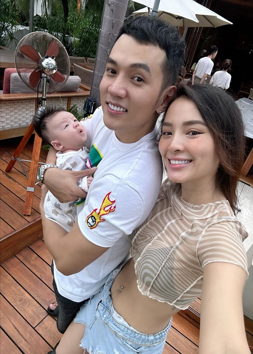 Phương Trinh Jolie cũng là mỹ nhân Việt lấy lại dáng thần tốc sau sinh nở. Cô giảm 15 kg trong 40 ngày nhờ ăn uống hợp lý.