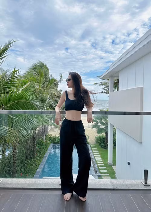 Vợ Cường Đô la lấy lại hình thể nuột nà nhờ tập yoga.