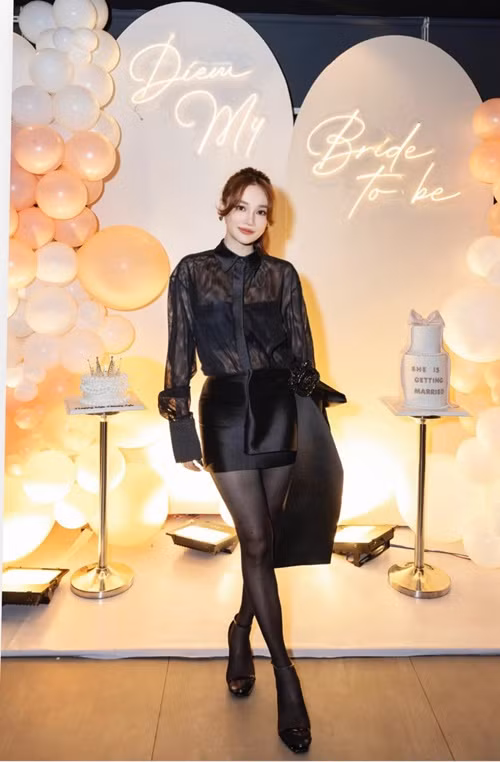 Vợ Trường Giang ngày càng đẹp mặn mà sau hai lần sinh nở.