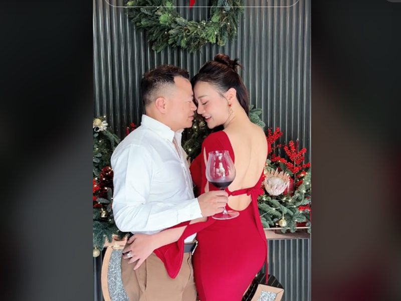 Phương Oanh mang bầu đôi nhờ phương pháp thụ tinh trong ống nghiệm. Ảnh chụp màn hình.