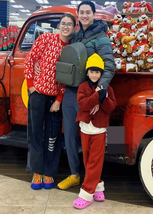 Mới đây, vợ chồng cựu người mẫu Trang Trần đoàn tụ sau ít năm sống xa cách.