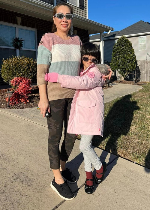 Trang Trần sống chung với mẹ chồng ở Mỹ. Cô khoe luôn được mẹ chồng bênh vực.