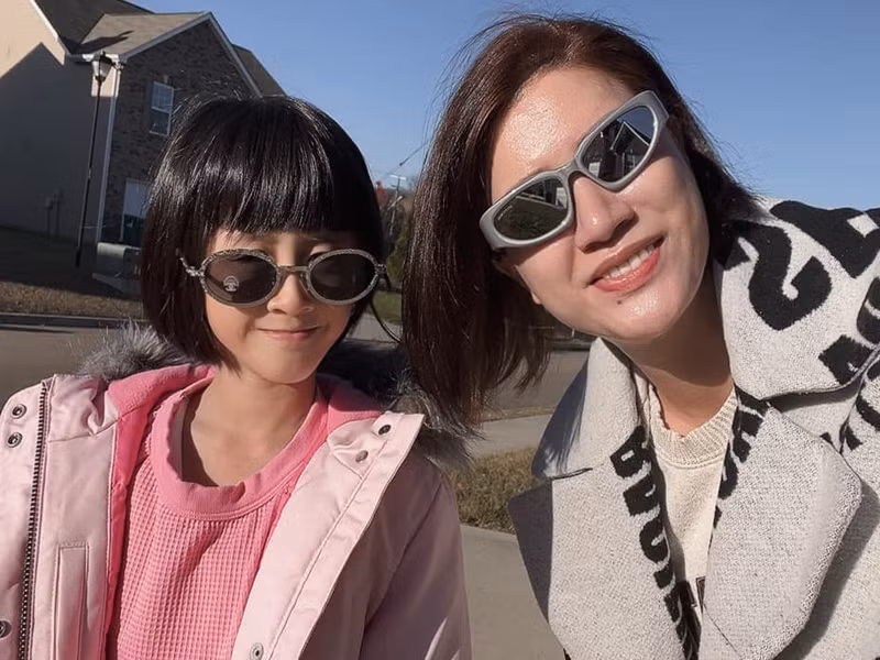 Trang Trần chia sẻ, cô vẫn bán hàng online tại xứ người. Cựu người mẫu hiện tại nhờ em gái chăm lo cơ sở kinh doanh ở Việt Nam.