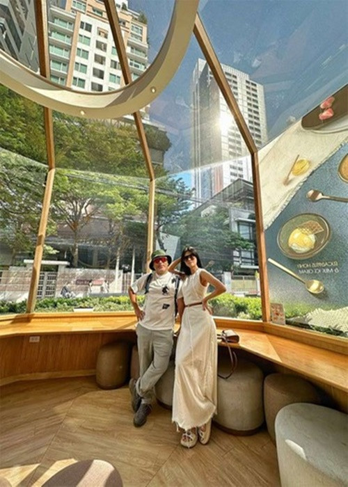 Trong chuyến du lịch vào tháng 6/2023, Bùi Lan Hương có nhiều ảnh đẹp cùng bạn trai nhưng chẳng thể đăng. Bức bối vì việc này, nữ ca sĩ quyết định công khai mối quan hệ. Ảnh: FBNV.