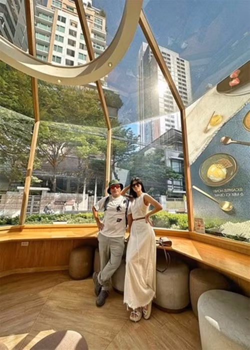 Trong chuyến du lịch vào tháng 6/2023, Bùi Lan Hương có nhiều ảnh đẹp cùng bạn trai nhưng chẳng thể đăng. Bức bối vì việc này, nữ ca sĩ quyết định công khai mối quan hệ. Ảnh: FBNV.