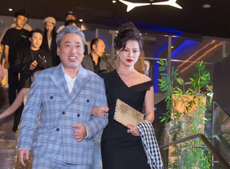 Cặp đôi công khai tình tứ tại nhiều sự kiện Ảnh: Vietnamnet.