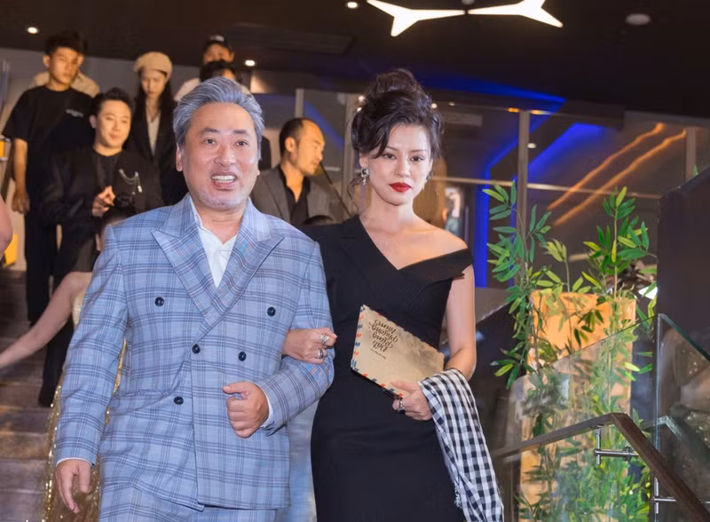 Cặp đôi công khai tình tứ tại nhiều sự kiện Ảnh: Vietnamnet.