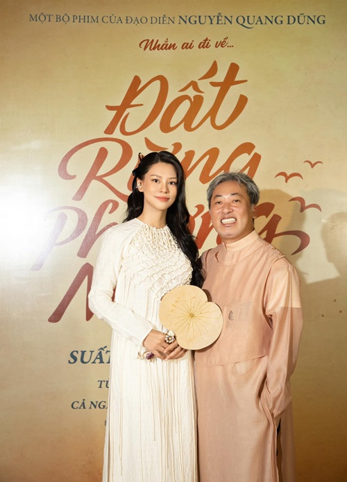 Đạo diễn Quang Dũng và bạn gái kém 11 tuổi luôn ủng hộ nhau trong công việc. Ảnh: FBNV.